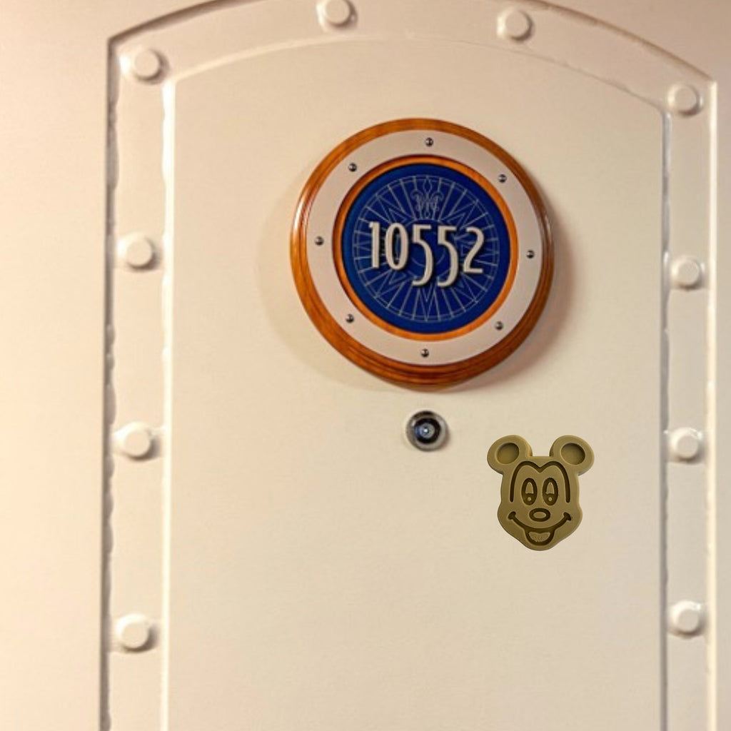 Happy Mouse waffle magnet for cruise door